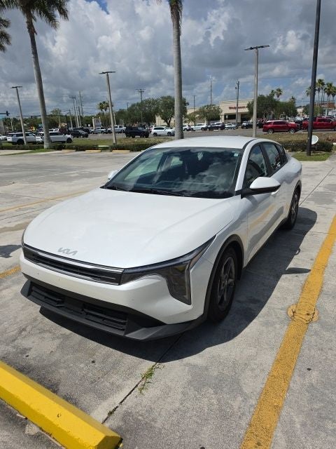 2025 Kia K4 LXS AT's photo