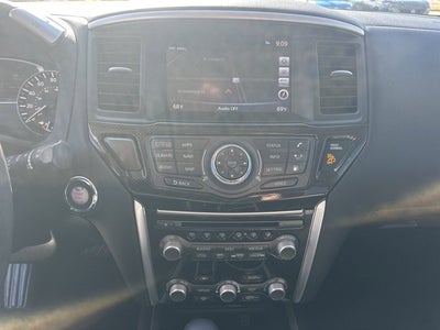 2020 Nissan Pathfinder SL