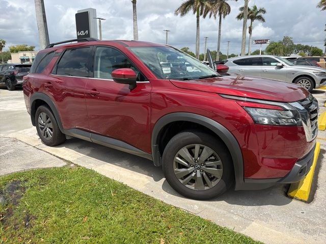 2025 Nissan Pathfinder SV